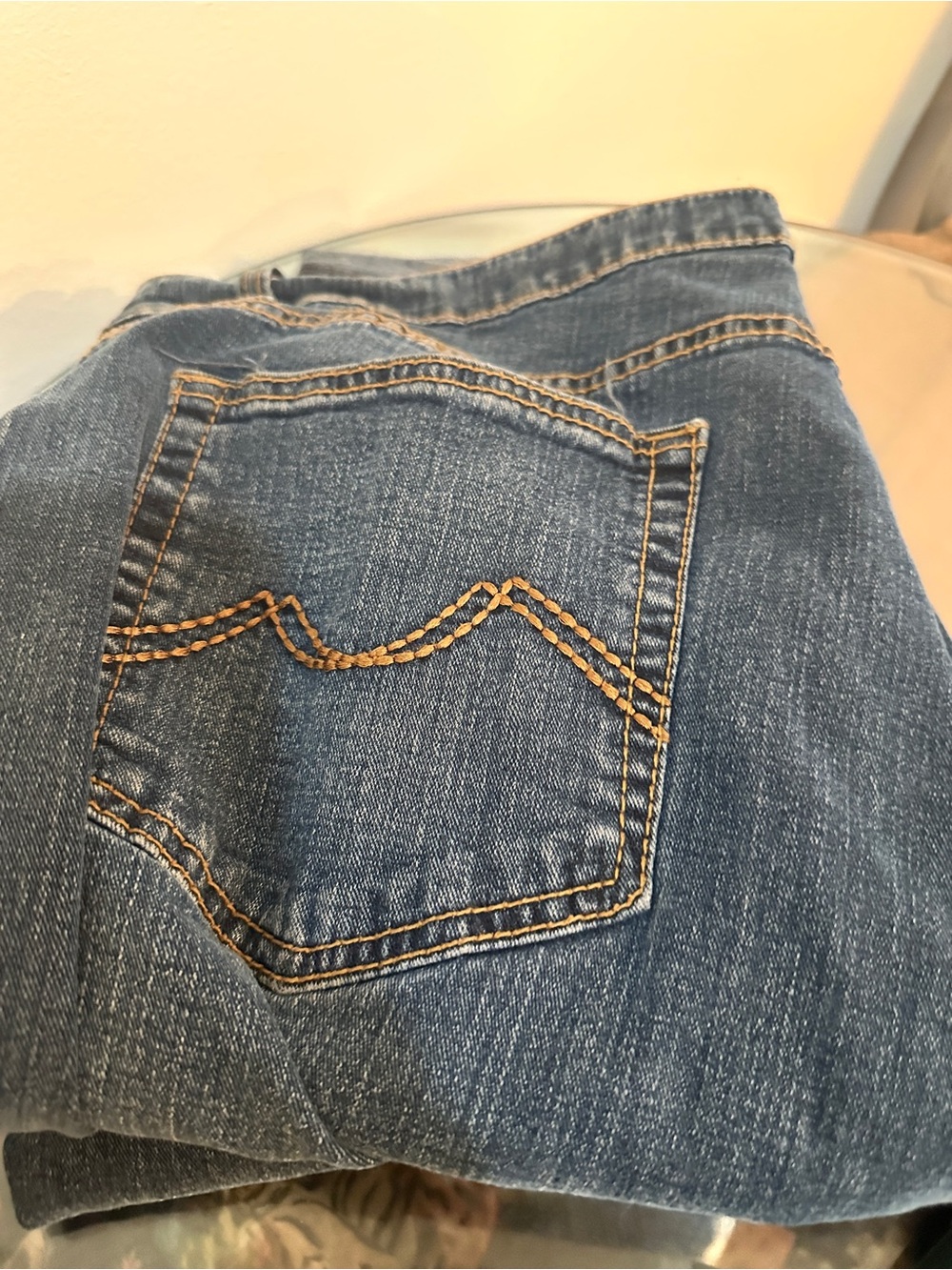 Relaxed Fit Men's Blue Jeans with Contrast Stitching